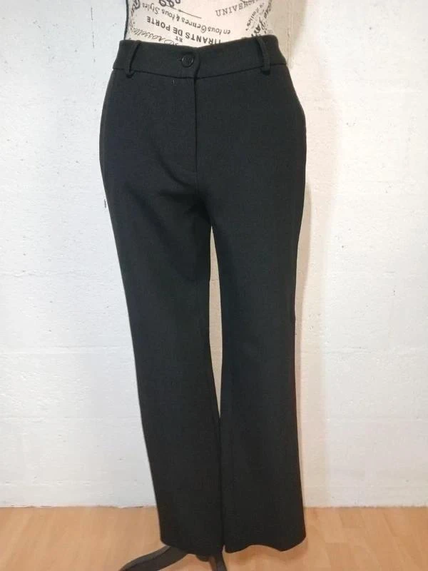 Pantalon noir droit avec détail simili cuir aux poches Emma & Caro – Taille 38 ( – photo 3